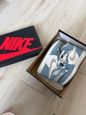 Nike Air Jordan 1 Retro High OG hyper royal Blue Size 5 men’s 6.5 womens